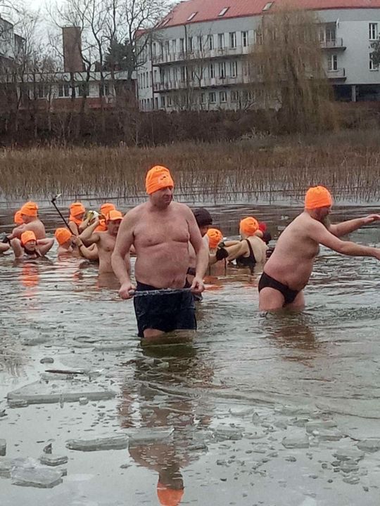 Kolejne udane morsowanie. Krasnostawskie Karpie pływały w Zalewie Tuligłowy [GALERIA ZDJĘĆ]
