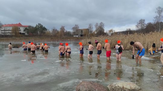 Kolejne udane morsowanie. Krasnostawskie Karpie pływały w Zalewie Tuligłowy [GALERIA ZDJĘĆ]