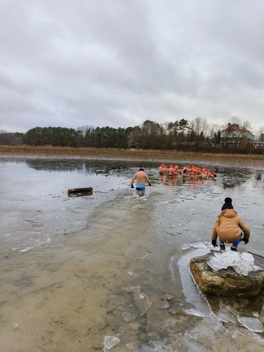 Kolejne udane morsowanie. Krasnostawskie Karpie pływały w Zalewie Tuligłowy [GALERIA ZDJĘĆ]