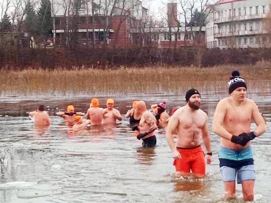 Kolejne udane morsowanie. Krasnostawskie Karpie pływały w Zalewie Tuligłowy [GALERIA ZDJĘĆ]