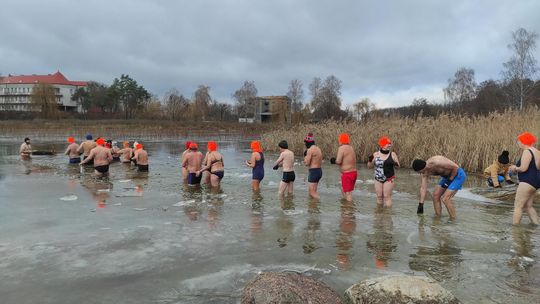 Kolejne udane morsowanie. Krasnostawskie Karpie pływały w Zalewie Tuligłowy [GALERIA ZDJĘĆ]