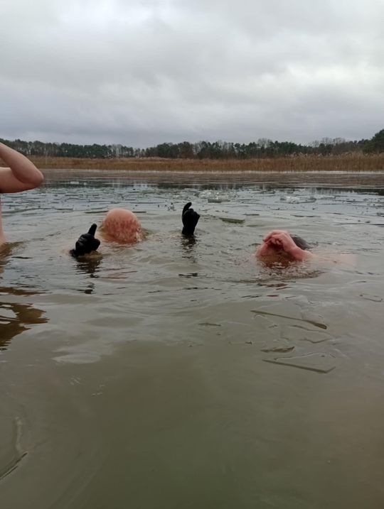 Kolejne udane morsowanie. Krasnostawskie Karpie pływały w Zalewie Tuligłowy [GALERIA ZDJĘĆ]