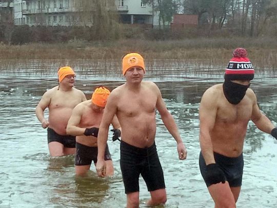 Kolejne udane morsowanie. Krasnostawskie Karpie pływały w Zalewie Tuligłowy [GALERIA ZDJĘĆ]