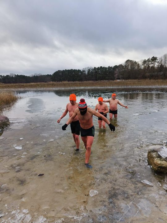Kolejne udane morsowanie. Krasnostawskie Karpie pływały w Zalewie Tuligłowy [GALERIA ZDJĘĆ]