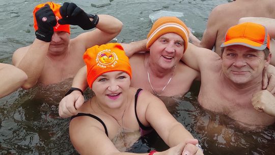 Kolejne udane morsowanie. Krasnostawskie Karpie pływały w Zalewie Tuligłowy [GALERIA ZDJĘĆ]