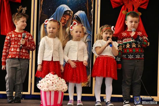 Koncert charytatywny "Razem możemy więcej" w Wierzbicy [GALERIA ZDJĘĆ]