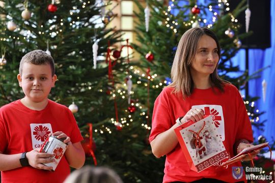 Koncert charytatywny "Razem możemy więcej" w Wierzbicy [GALERIA ZDJĘĆ]