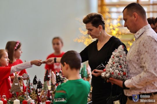 Koncert charytatywny "Razem możemy więcej" w Wierzbicy [GALERIA ZDJĘĆ]