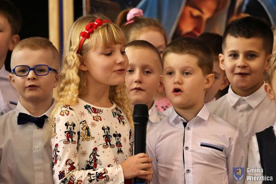 Koncert charytatywny "Razem możemy więcej" w Wierzbicy [GALERIA ZDJĘĆ]