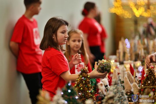 Koncert charytatywny "Razem możemy więcej" w Wierzbicy [GALERIA ZDJĘĆ]