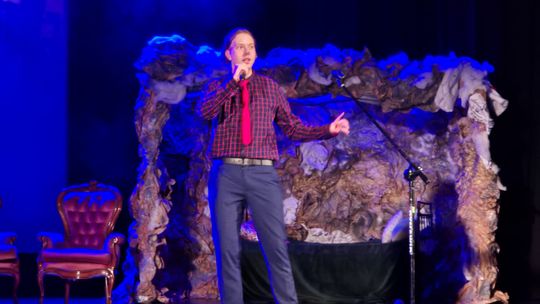 Spektakl uczniów ZST w Chełmie - Jest takie miejsce, jest taki dzień... [GALERIA ZDJĘĆ]