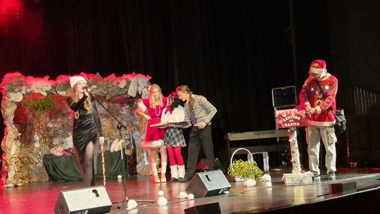 Spektakl uczniów ZST w Chełmie - Jest takie miejsce, jest taki dzień... [GALERIA ZDJĘĆ]