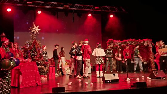 Spektakl uczniów ZST w Chełmie - Jest takie miejsce, jest taki dzień... [GALERIA ZDJĘĆ]