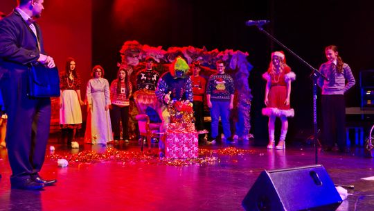 Spektakl uczniów ZST w Chełmie - Jest takie miejsce, jest taki dzień... [GALERIA ZDJĘĆ]