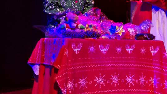 Spektakl uczniów ZST w Chełmie - Jest takie miejsce, jest taki dzień... [GALERIA ZDJĘĆ]