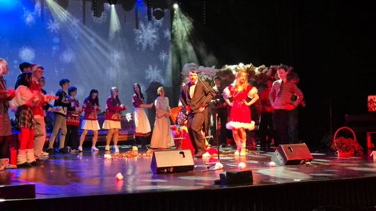 Spektakl uczniów ZST w Chełmie - Jest takie miejsce, jest taki dzień... [GALERIA ZDJĘĆ]