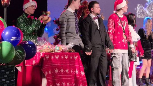 Spektakl uczniów ZST w Chełmie - Jest takie miejsce, jest taki dzień... [GALERIA ZDJĘĆ]