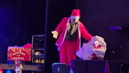 Spektakl uczniów ZST w Chełmie - Jest takie miejsce, jest taki dzień... [GALERIA ZDJĘĆ]