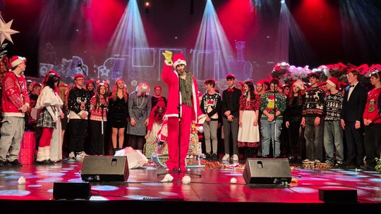 Spektakl uczniów ZST w Chełmie - Jest takie miejsce, jest taki dzień... [GALERIA ZDJĘĆ]