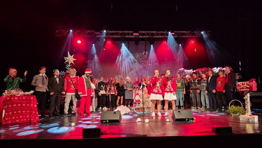 Spektakl uczniów ZST w Chełmie - Jest takie miejsce, jest taki dzień... [GALERIA ZDJĘĆ]