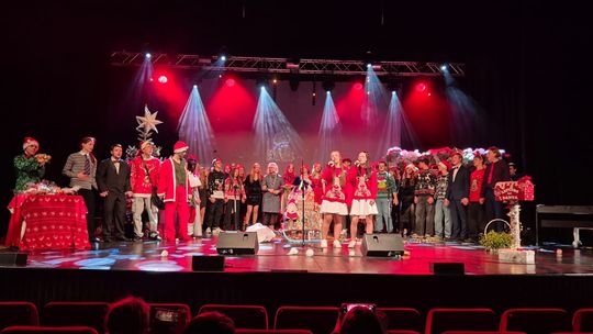 Spektakl uczniów ZST w Chełmie - Jest takie miejsce, jest taki dzień... [GALERIA ZDJĘĆ]