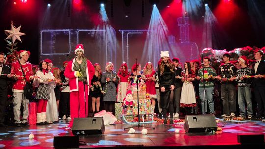 Spektakl uczniów ZST w Chełmie - Jest takie miejsce, jest taki dzień... [GALERIA ZDJĘĆ]