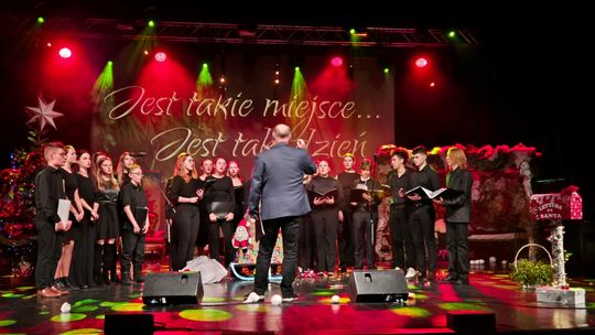 Spektakl uczniów ZST w Chełmie - Jest takie miejsce, jest taki dzień... [GALERIA ZDJĘĆ]