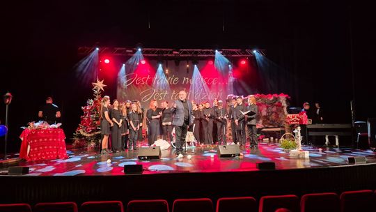 Spektakl uczniów ZST w Chełmie - Jest takie miejsce, jest taki dzień... [GALERIA ZDJĘĆ]