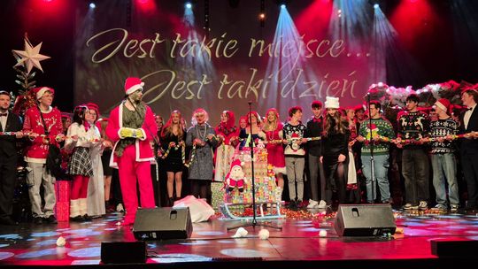 Spektakl uczniów ZST w Chełmie - Jest takie miejsce, jest taki dzień... [GALERIA ZDJĘĆ]