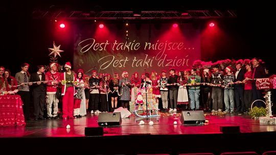 Spektakl uczniów ZST w Chełmie - Jest takie miejsce, jest taki dzień... [GALERIA ZDJĘĆ]