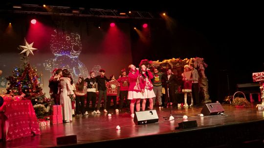 Spektakl uczniów ZST w Chełmie - Jest takie miejsce, jest taki dzień... [GALERIA ZDJĘĆ]