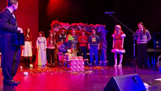 Spektakl uczniów ZST w Chełmie - Jest takie miejsce, jest taki dzień... [GALERIA ZDJĘĆ]