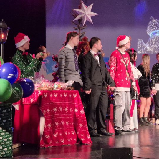 Spektakl uczniów ZST w Chełmie - Jest takie miejsce, jest taki dzień... [GALERIA ZDJĘĆ]