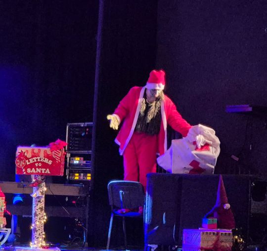 Spektakl uczniów ZST w Chełmie - Jest takie miejsce, jest taki dzień... [GALERIA ZDJĘĆ]