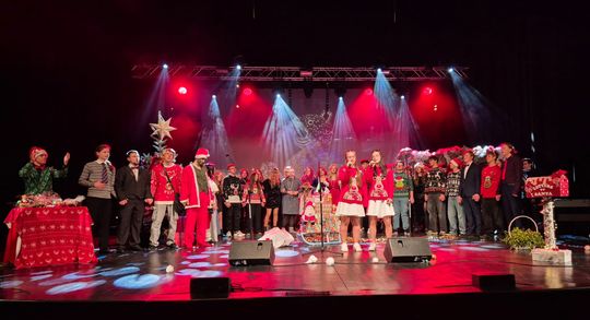 Spektakl uczniów ZST w Chełmie - Jest takie miejsce, jest taki dzień... [GALERIA ZDJĘĆ]