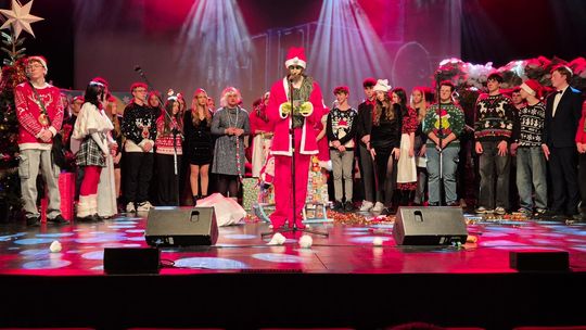Spektakl uczniów ZST w Chełmie - Jest takie miejsce, jest taki dzień... [GALERIA ZDJĘĆ]