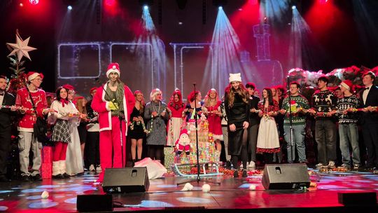 Spektakl uczniów ZST w Chełmie - Jest takie miejsce, jest taki dzień... [GALERIA ZDJĘĆ]