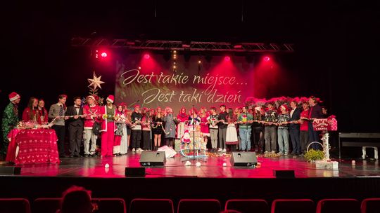 Spektakl uczniów ZST w Chełmie - Jest takie miejsce, jest taki dzień... [GALERIA ZDJĘĆ]