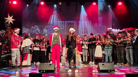 Spektakl uczniów ZST w Chełmie - Jest takie miejsce, jest taki dzień... [GALERIA ZDJĘĆ]