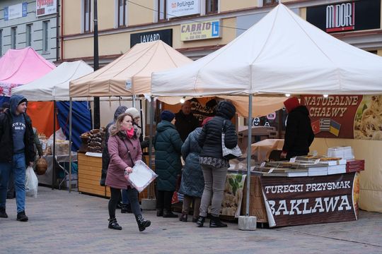 Chełm. Wschodni Jarmark Bożonarodzeniowy [GALERIA ZDJĘĆ]