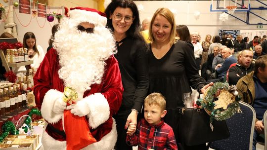 Gm. Leśniowice. III Jarmark Bożonarodzeniowy połączony z koncertem charytatywnym „Gramy dla Neli” [GALERIA ZDJĘĆ]