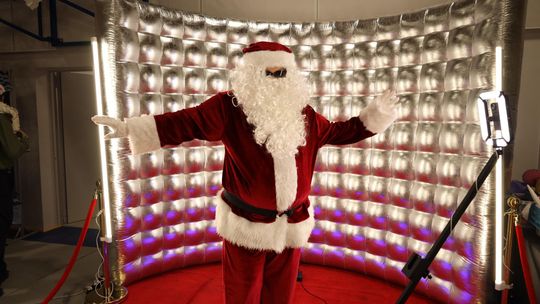 Gm. Leśniowice. III Jarmark Bożonarodzeniowy połączony z koncertem charytatywnym „Gramy dla Neli” [GALERIA ZDJĘĆ]