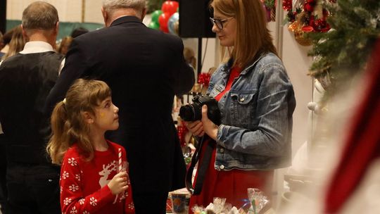 Gm. Leśniowice. III Jarmark Bożonarodzeniowy połączony z koncertem charytatywnym „Gramy dla Neli” [GALERIA ZDJĘĆ]