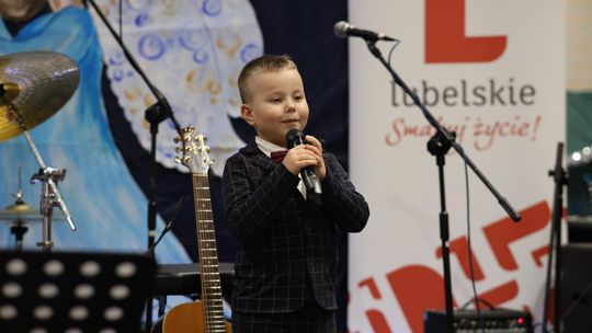 Gm. Leśniowice. III Jarmark Bożonarodzeniowy połączony z koncertem charytatywnym „Gramy dla Neli” [GALERIA ZDJĘĆ]