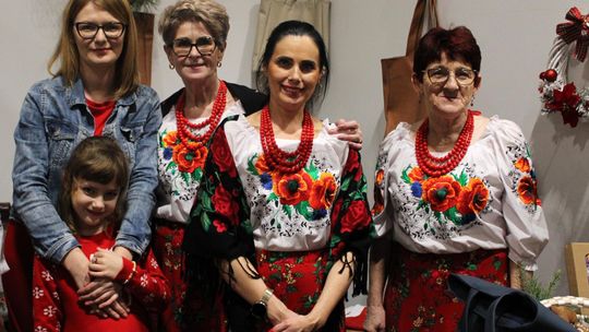 Gm. Leśniowice. III Jarmark Bożonarodzeniowy połączony z koncertem charytatywnym „Gramy dla Neli” [GALERIA ZDJĘĆ]