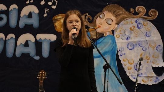 Gm. Leśniowice. III Jarmark Bożonarodzeniowy połączony z koncertem charytatywnym „Gramy dla Neli” [GALERIA ZDJĘĆ]