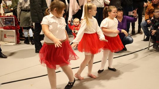 Gm. Leśniowice. III Jarmark Bożonarodzeniowy połączony z koncertem charytatywnym „Gramy dla Neli” [GALERIA ZDJĘĆ]