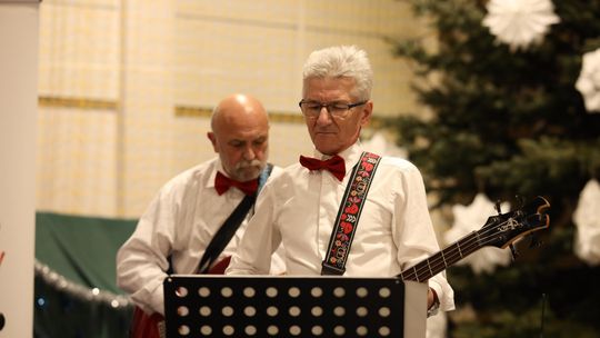 Gm. Leśniowice. III Jarmark Bożonarodzeniowy połączony z koncertem charytatywnym „Gramy dla Neli” [GALERIA ZDJĘĆ]