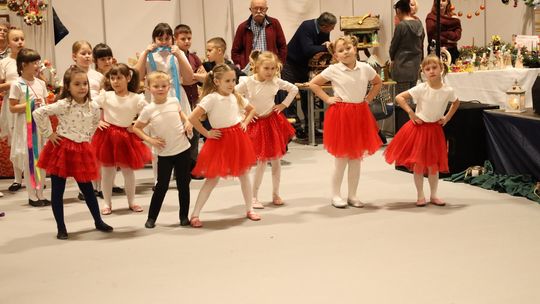 Gm. Leśniowice. III Jarmark Bożonarodzeniowy połączony z koncertem charytatywnym „Gramy dla Neli” [GALERIA ZDJĘĆ]