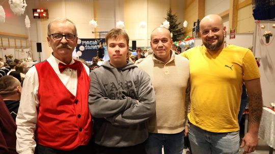Gm. Leśniowice. III Jarmark Bożonarodzeniowy połączony z koncertem charytatywnym „Gramy dla Neli” [GALERIA ZDJĘĆ]